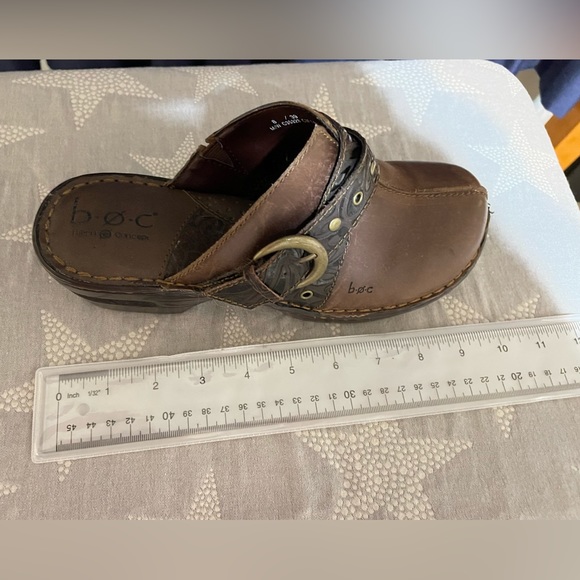 b.o.c. Slip on Brown Clogs - Picture 6 of 7